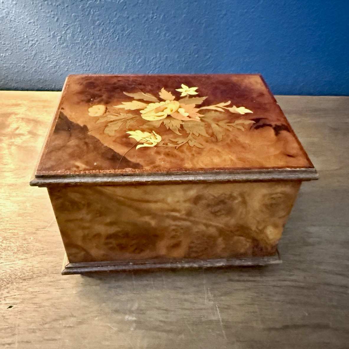 Vintage Italian Sorrento Inlaid Wood Musical Cigarette Box Isle of Capri Working Vintage Italian Sorrento Inlaid Wood Musical Cigarette Box Isle of Capri Working