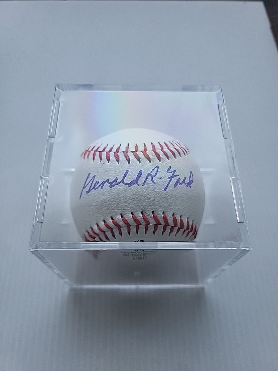 PRESIDENT GERALD FORD Hand-Signed Autographed Baseball W/COA & (Protective Case) PRESIDENT GERALD FORD Hand-Signed Autographed Baseball W/COA & (Protective Case)