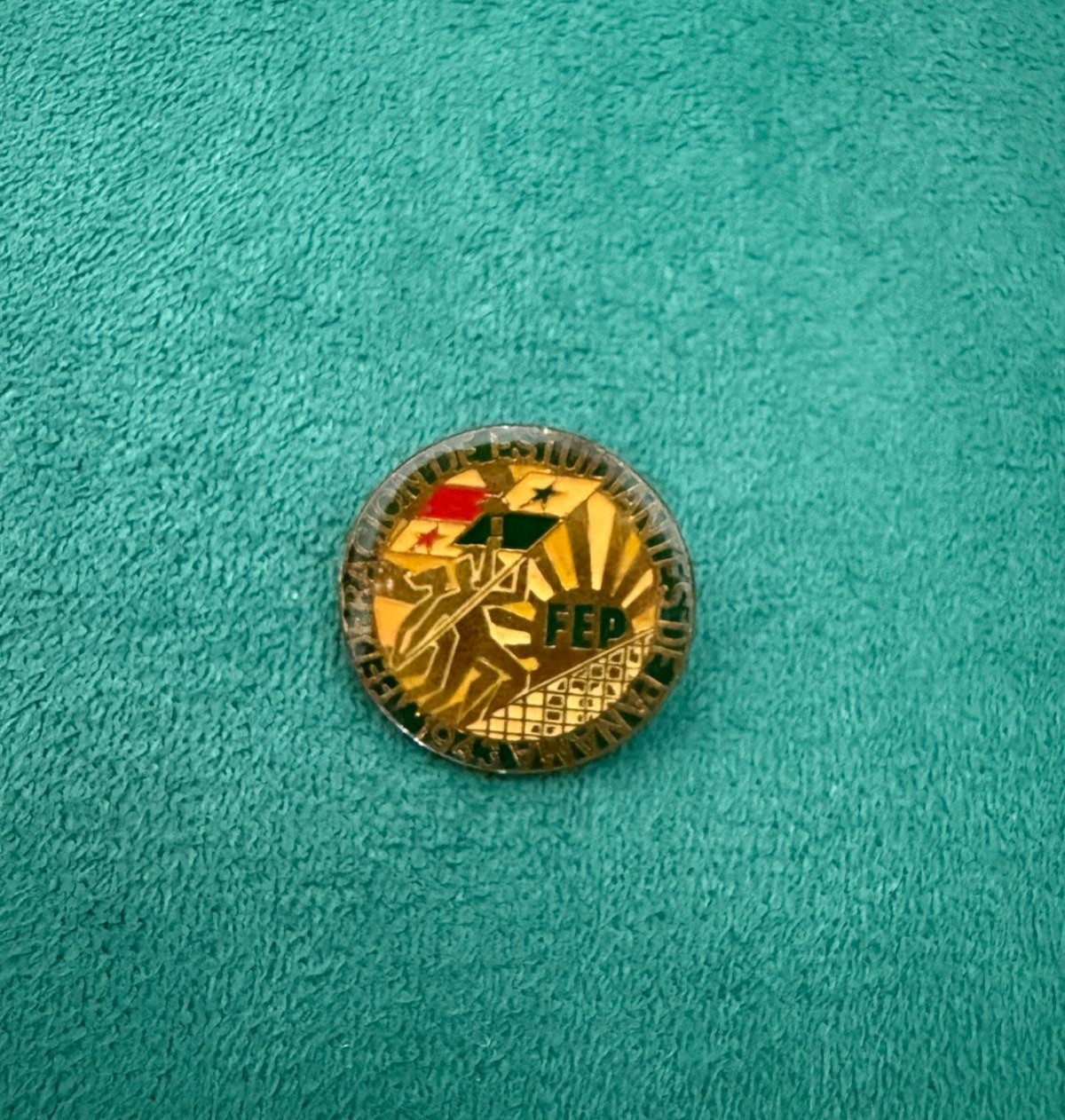 CUBA CUBAN VINTAGE FEP INTERNATIONAL SOLIDARITY FLAGS ENAMEL LAPEL PIN BADGE