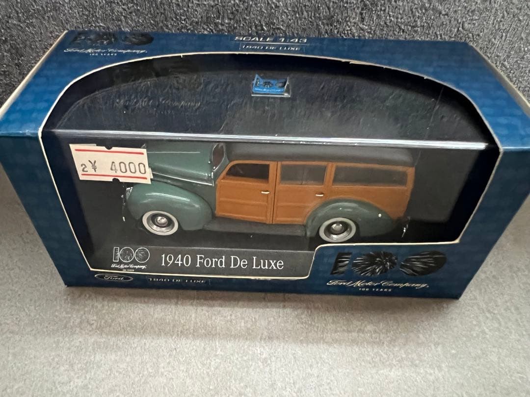 Minichamps 1/43 1940 Ford De Luxe
