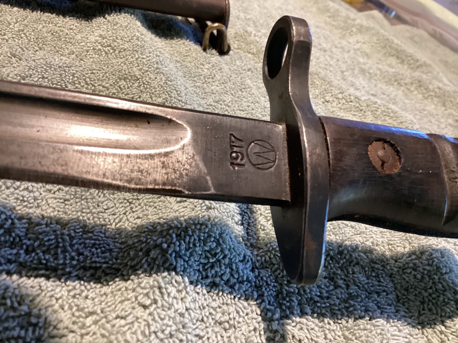 WWI USA M1917 Bayonet Winchester Leather Scabbard Trench Shotgun. WWI USA M1917 Bayonet Winchester Leather Scabbard Trench Shotgun.