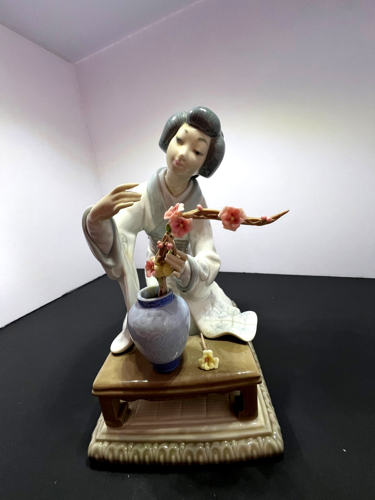 Vintage Lladro Spain #4840 Geisha Flower Arranger Porcelain Figurine, Retired
