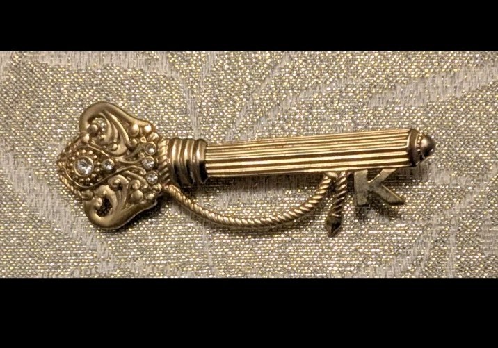 Retired 1996-1998 DAR Daughters of The Revolution Keys To The Column Pin Rare Retired 1996-1998 DAR Daughters of The Revolution Keys To The Column Pin Rare