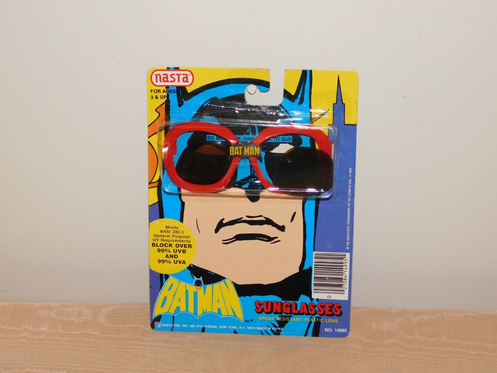 VINTAGE 1988 NASTA BATMAN SUNGLASSES NEW OLD STOCK VINTAGE 1988 NASTA BATMAN SUNGLASSES NEW OLD STOCK
