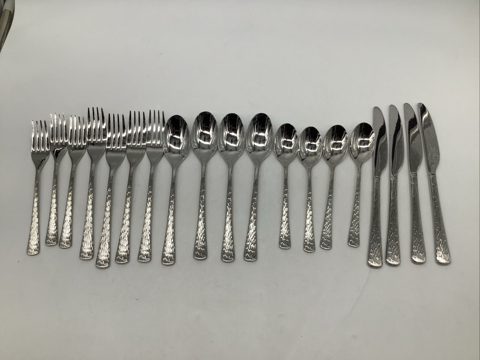 KINGSTONE 19 Piece Hammered Silverware Set 18/10 Stainless Steel Flatware Lot