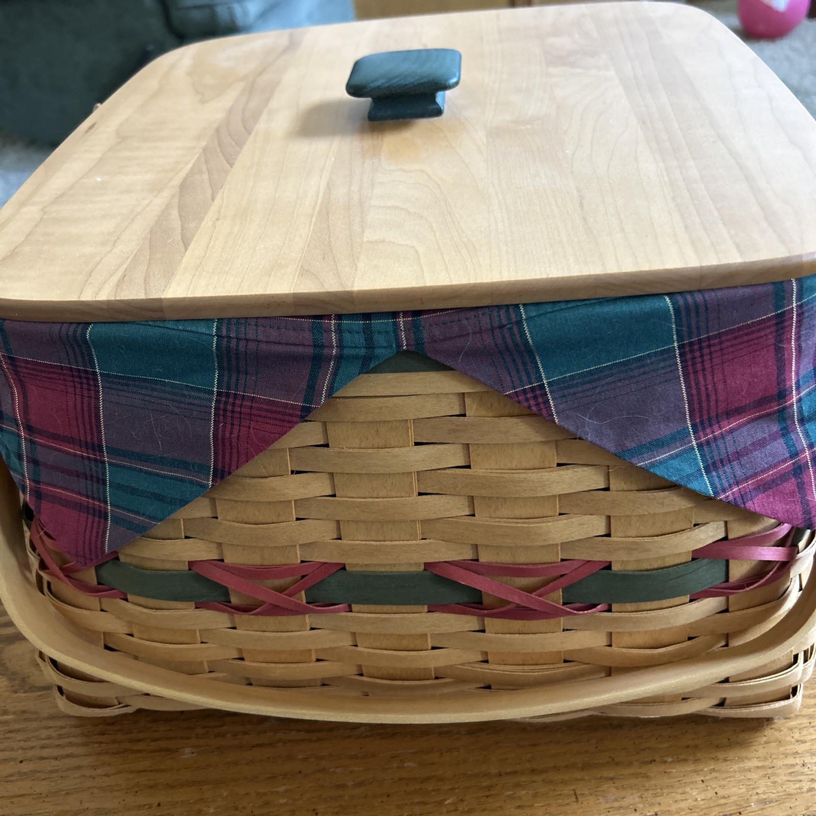 Longaberger 2000 Hostess 12 Days Christmas Basket, Tie, Lid, Liner & Protector Longaberger 2000 Hostess 12 Days Christmas Basket, Tie, Lid, Liner & Protector