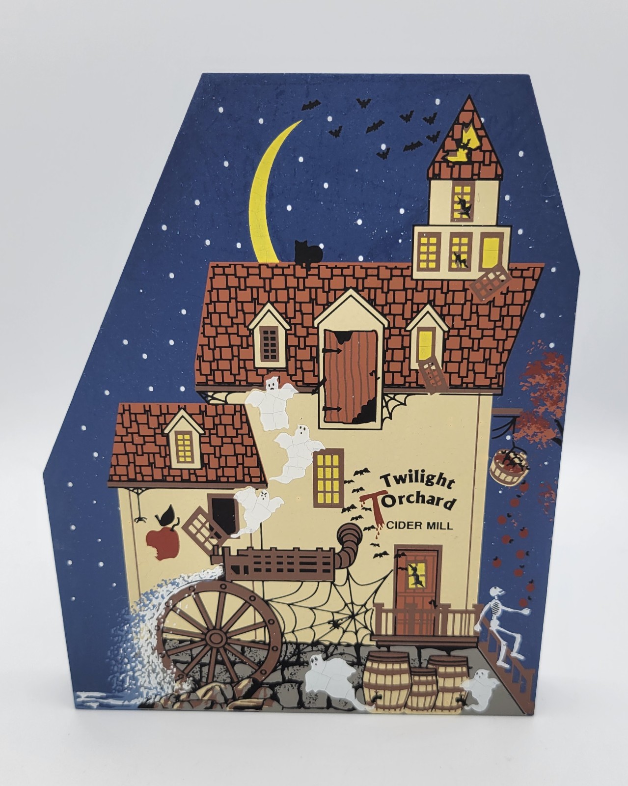 2001 The Cat's Meow Halloween Village Twilight Orchard Cider Mill - VGVC 2001 The Cat's Meow Halloween Village Twilight Orchard Cider Mill - VGVC