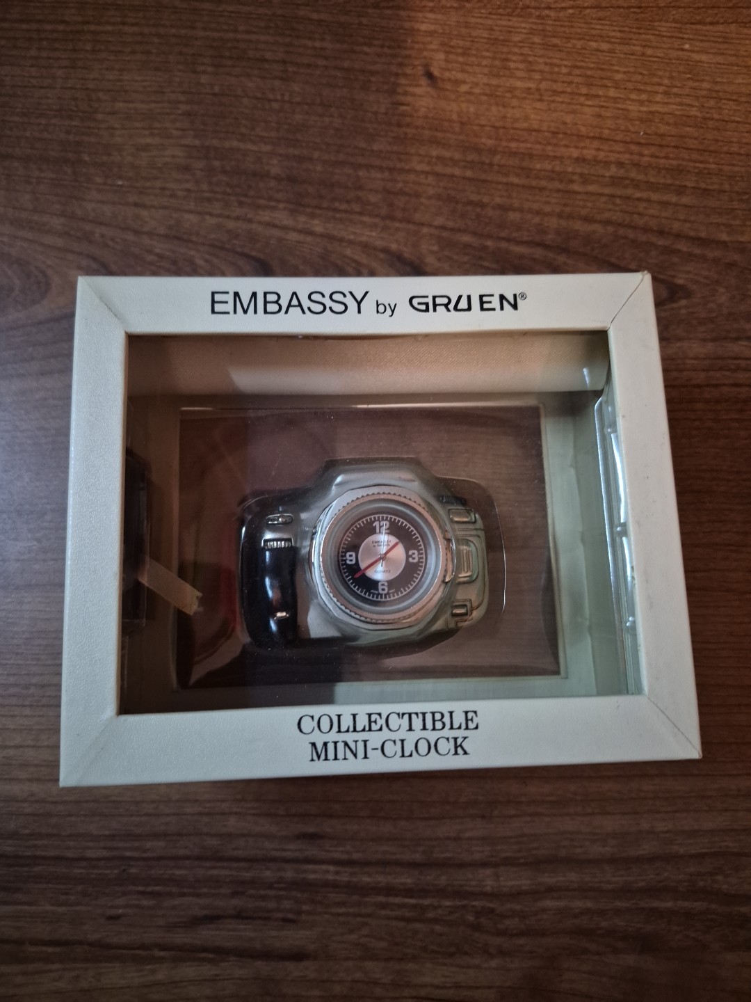 Embassy by Gruen Collectible Mini Clock Quartz Japan Will need a new battery. Embassy by Gruen Collectible Mini Clock Quartz Japan Will need a new battery.