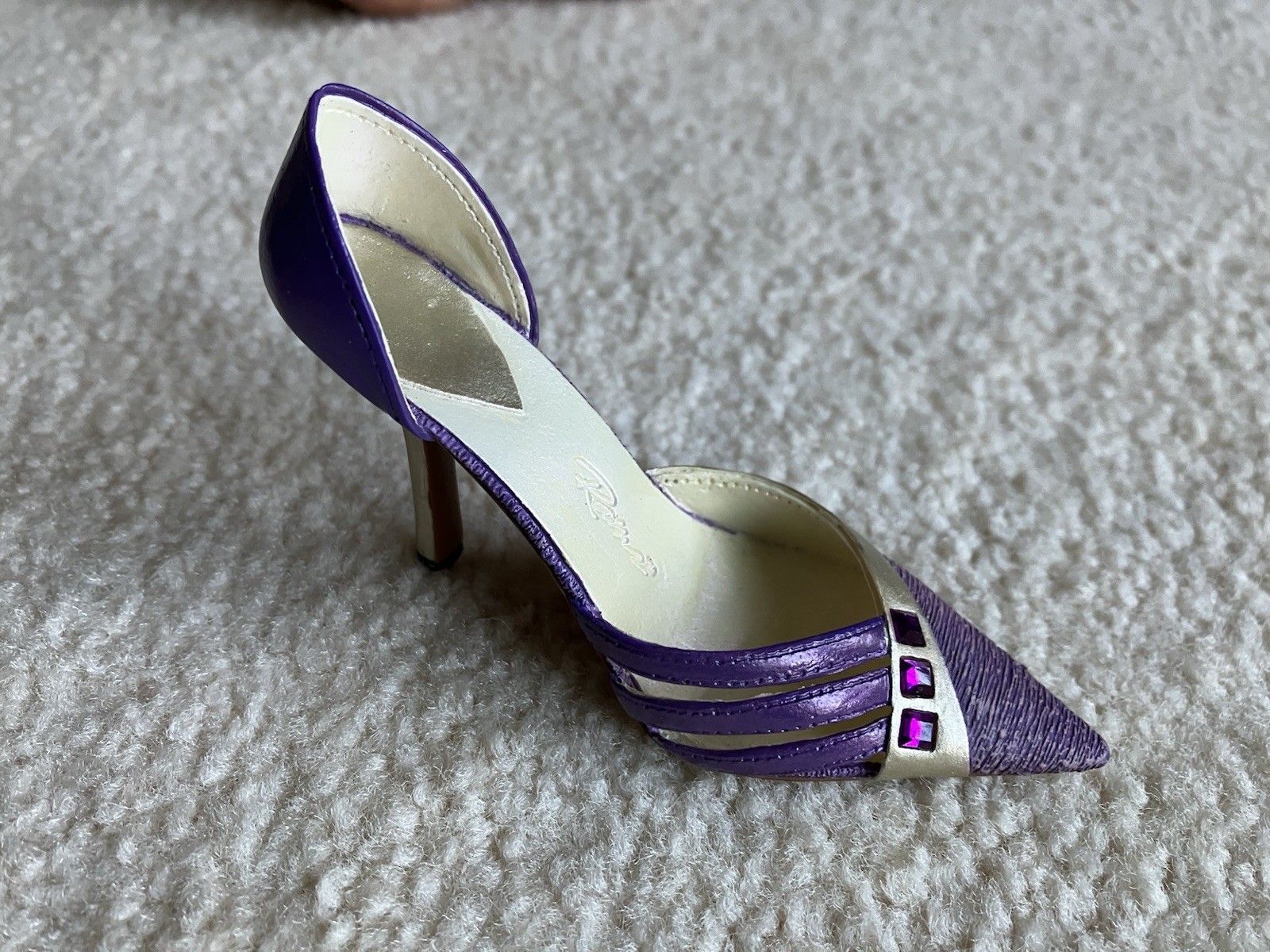 Just The Right Shoe 2003 Raine "Amazing Amethyst" 27318 Figurine