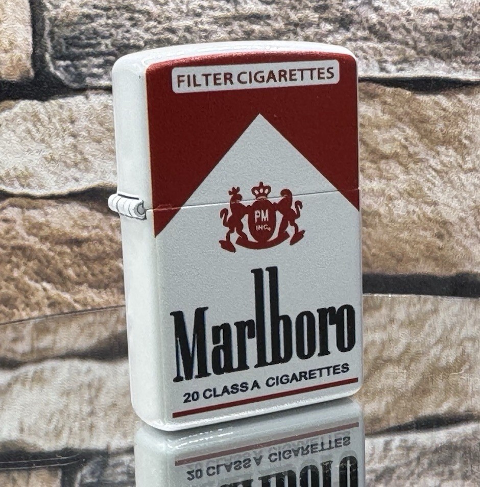 MARLBORO ADVERTISIGN VINTAGE METAL WINDPROOF LIGHTER NOT A ZIPPO MARLBORO ADVERTISIGN VINTAGE METAL WINDPROOF LIGHTER NOT A ZIPPO
