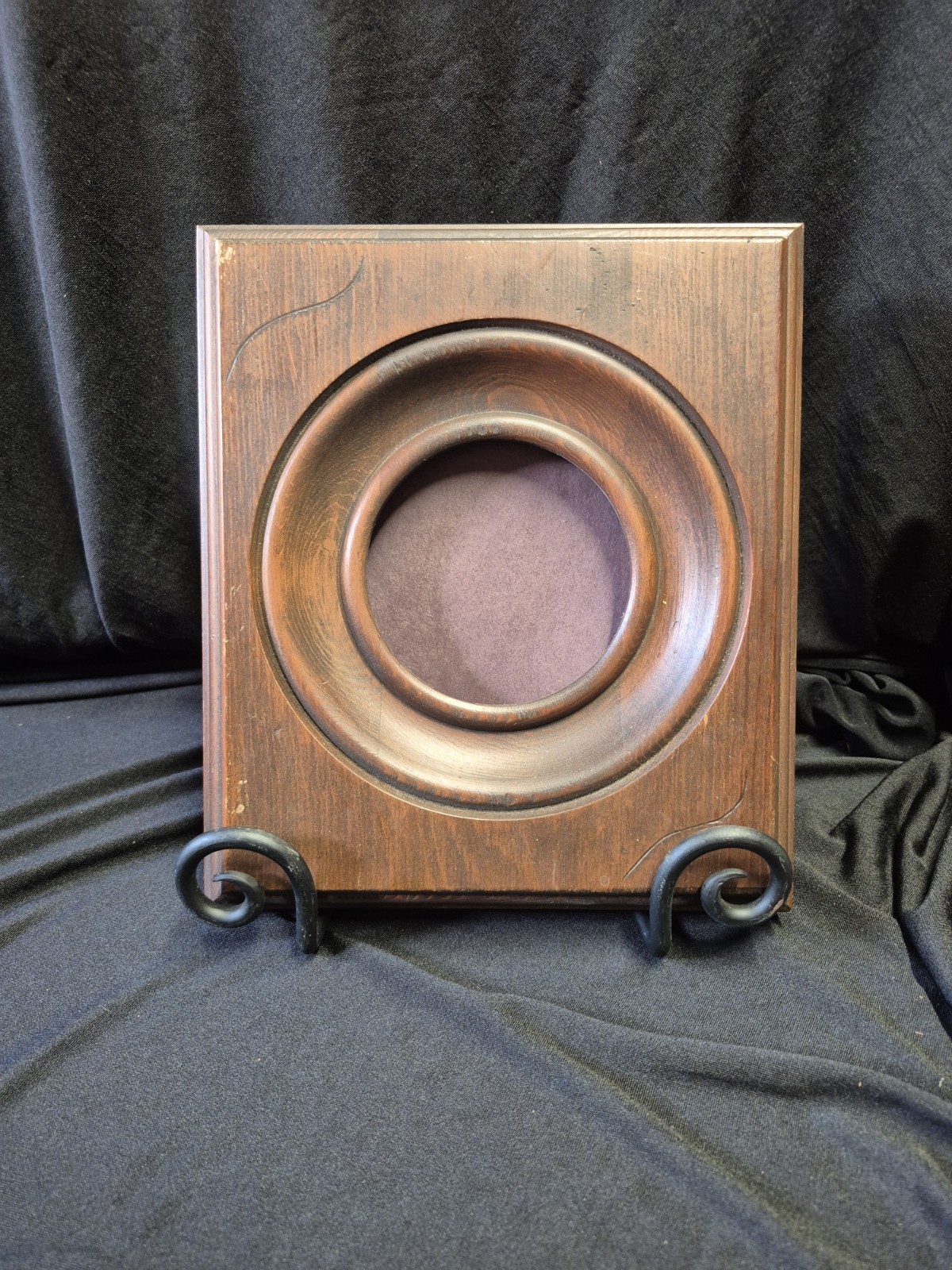 Antique Victorian Walnut Wood Picture Frame Round Portrait Opening Deep Well... Antique Victorian Walnut Wood Picture Frame Round Portrait Opening Deep Well...