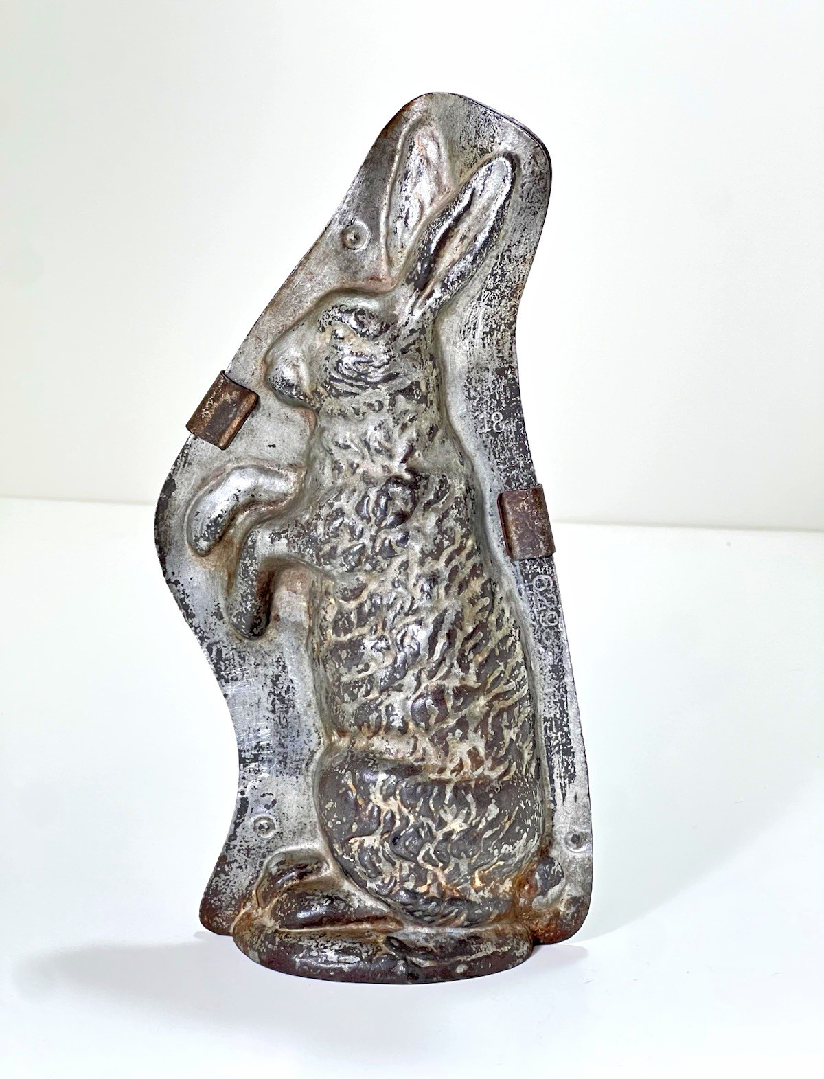 Antique T.C. Weygandt 629 #18 Easter Bunny Rabbit Metal Chocolate Mold w/ Clips