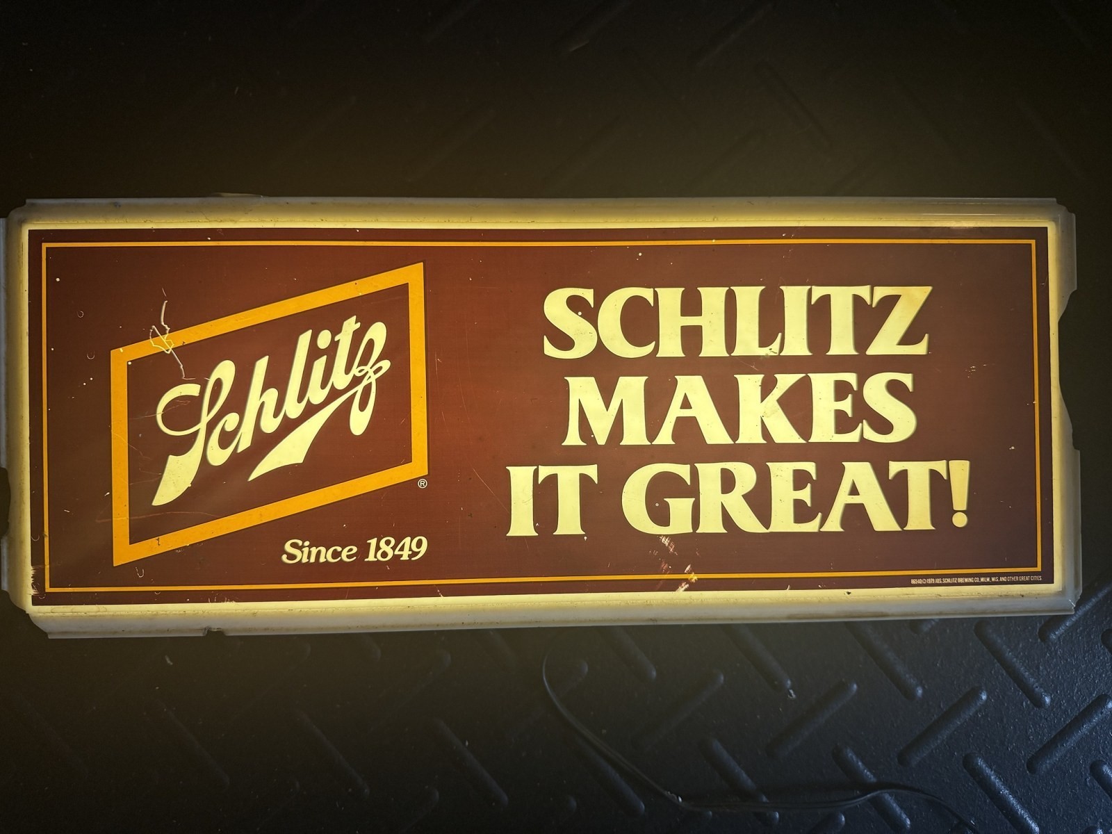 Vintage 1979 Schlitz Makes It Great Lighted Bar Sign Beer Advertising Works Vintage 1979 Schlitz Makes It Great Lighted Bar Sign Beer Advertising Works