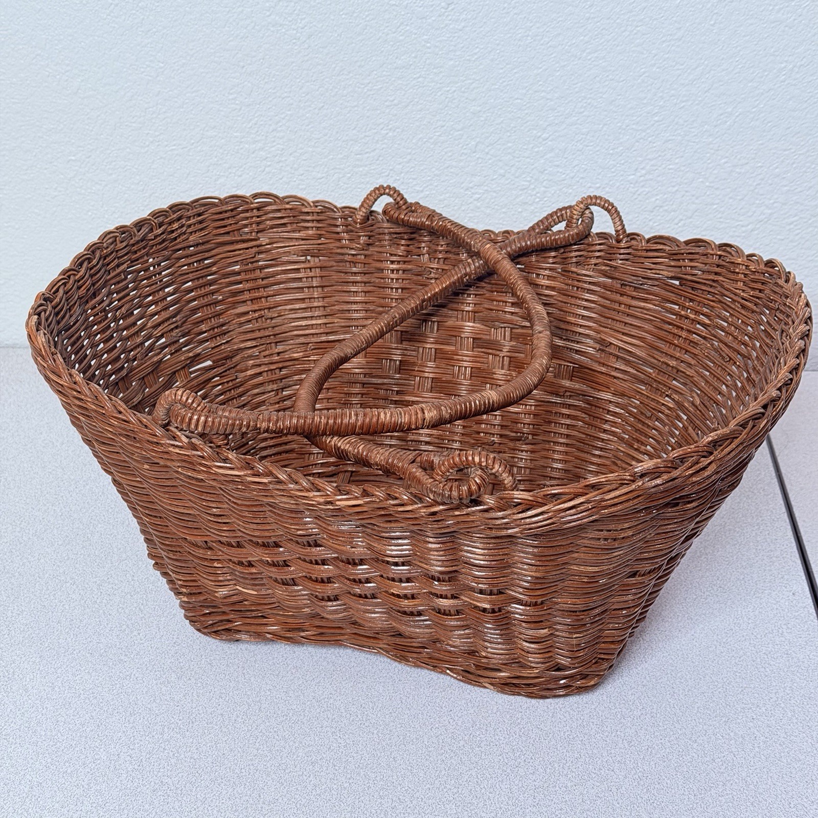 VTG Woven Wicker Rattan Market Basket Double Handles Rustic Farmhouse 15.75”