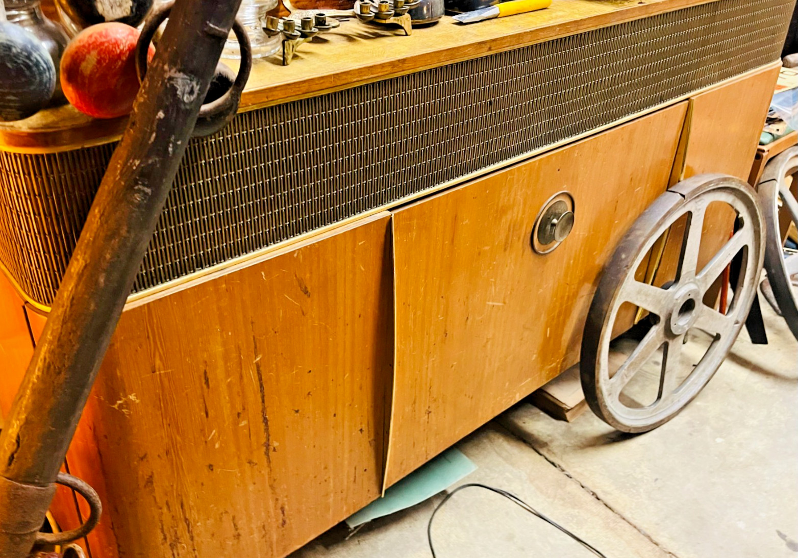 Vintage Grundig Tube Radio Music Cabinet with, 33-45-78 RPM Record Player Vintage Grundig Tube Radio Music Cabinet with, 33-45-78 RPM Record Player