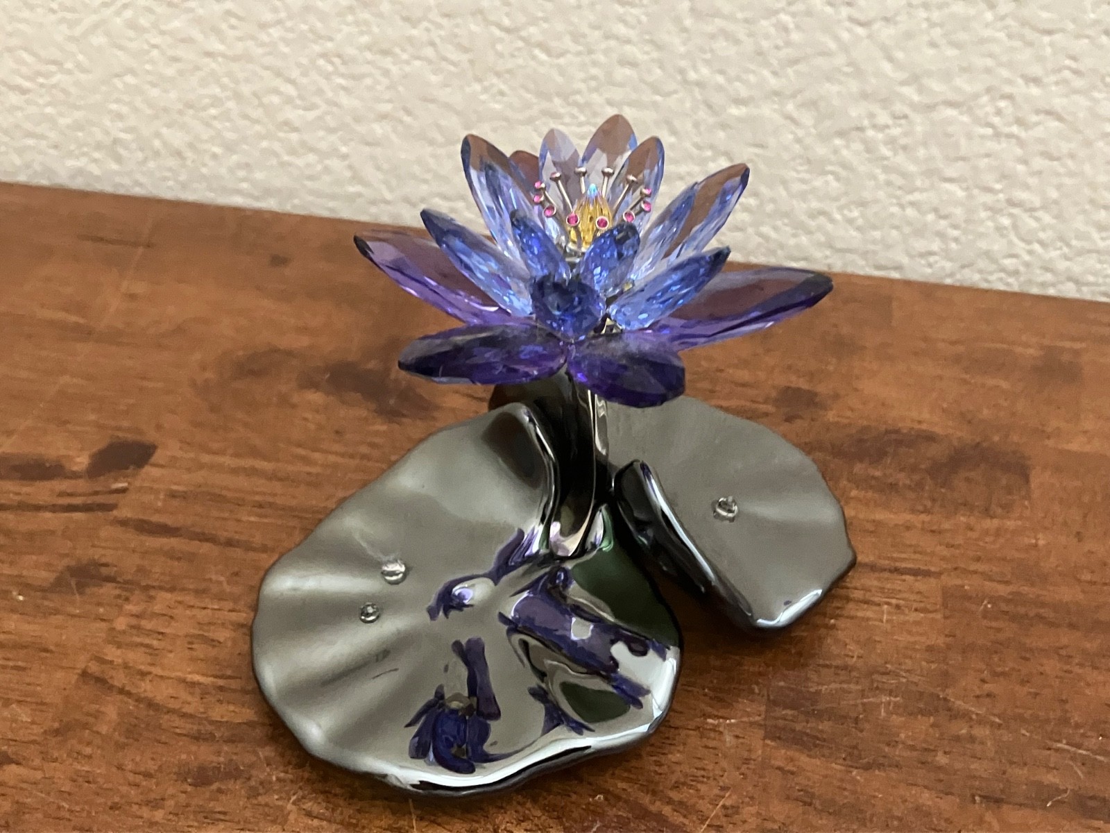 Swarovski PARADISE FLOWERS ~ 2012 WATERLILY BLUE VIOLET ~ 1141630 Swarovski PARADISE FLOWERS ~ 2012 WATERLILY BLUE VIOLET ~ 1141630