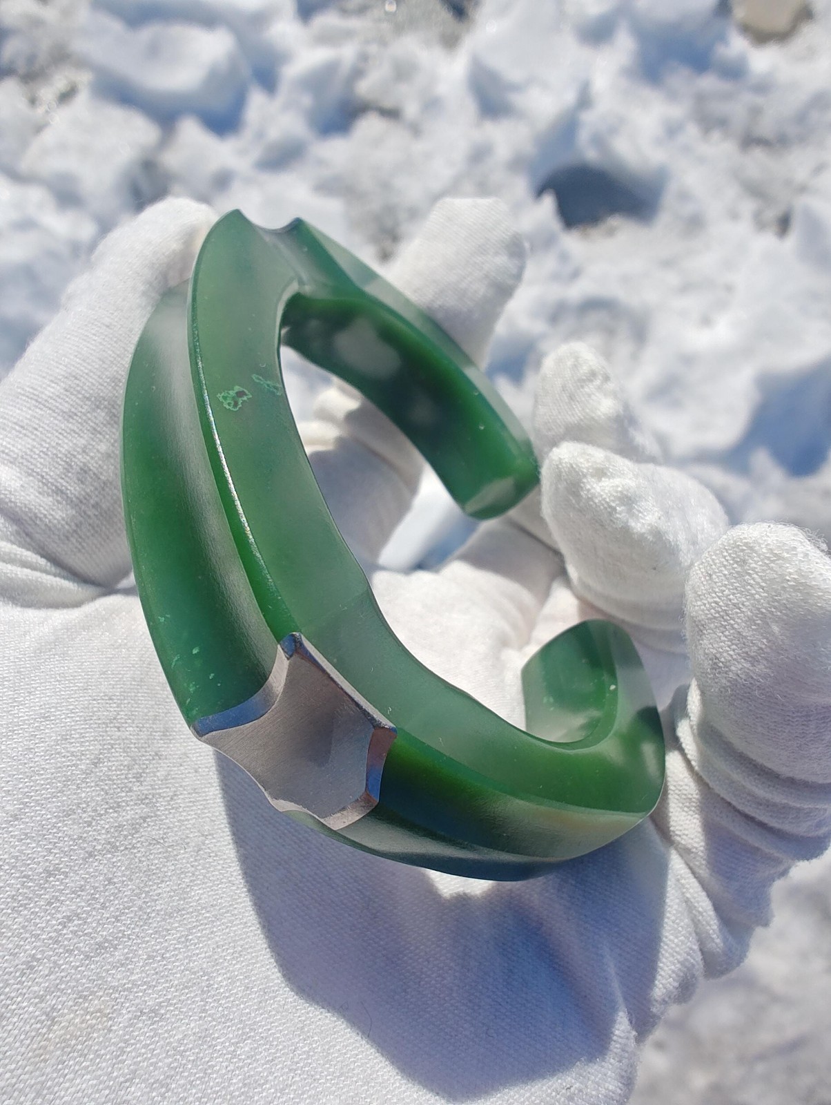 Canadian Spinach Green Nephrite Jade Bangle (66.53mm Horizontal Inner Diameter) Canadian Spinach Green Nephrite Jade Bangle (66.53mm Horizontal Inner Diameter)