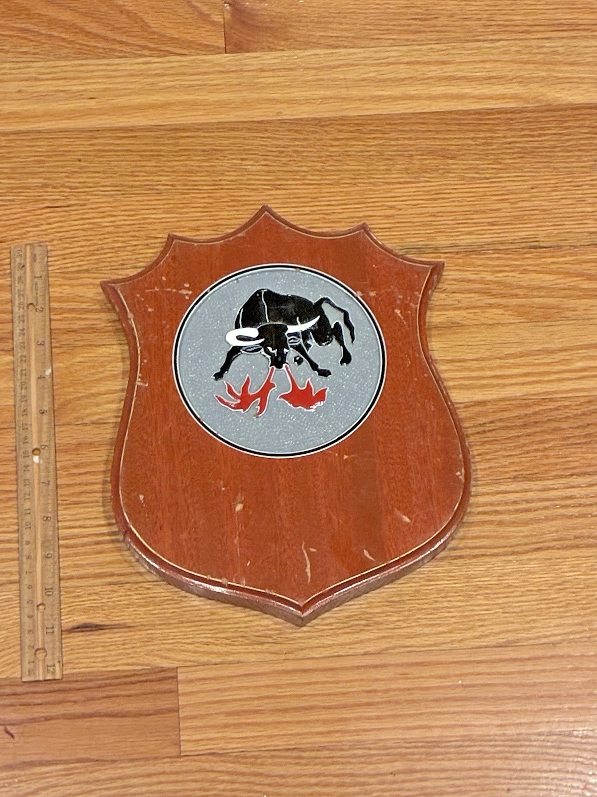 VINTAGE NAUTICAL PLAQUE - SUBMARINE - UNKNOWN INSIGNIA SYMBOL - BULL WITH FIRE VINTAGE NAUTICAL PLAQUE - SUBMARINE - UNKNOWN INSIGNIA SYMBOL - BULL WITH FIRE