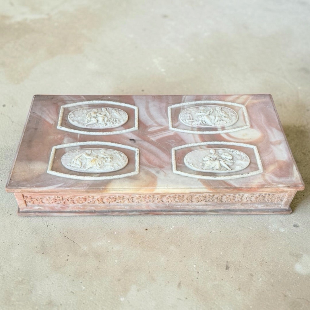 VINTAGE INCOLAY STONE CAMEO COURTING COUPLES LARGE BEAUTIFUL JEWELRY DRESSER BOX VINTAGE INCOLAY STONE CAMEO COURTING COUPLES LARGE BEAUTIFUL JEWELRY DRESSER BOX