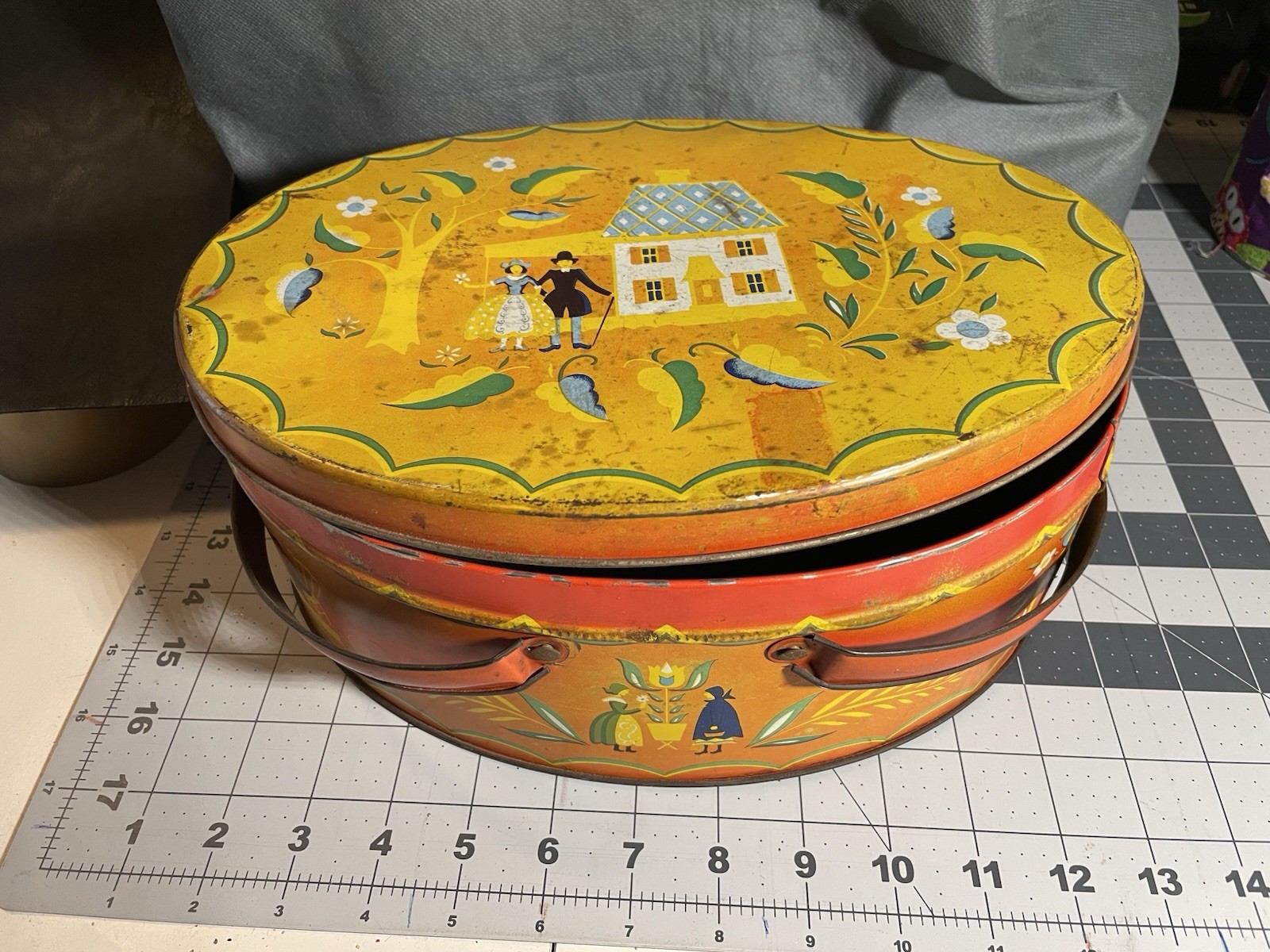 Vintage 1950s-1960s Pennsylvania Dutch Folk Art Picnic Basket with Lid 11"