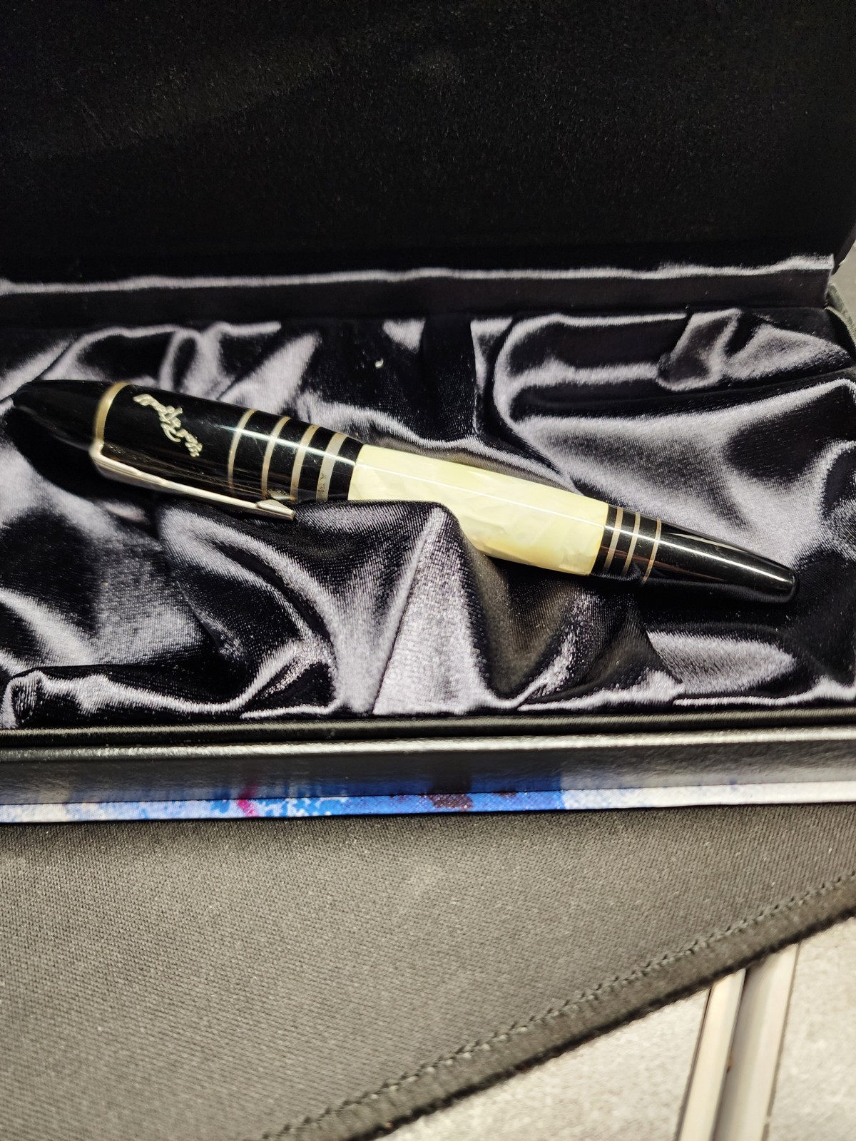 MontBlanc 2002 Writers Edition F. SCOTT FITZGERALD Fountain Pen - Used - F Nib MontBlanc 2002 Writers Edition F. SCOTT FITZGERALD Fountain Pen - Used - F Nib