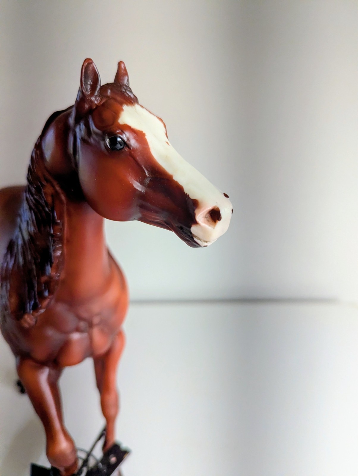 Breyer Tradional #595 Smart Chic Olena PRE-OWNED Matte Chestnut/Sorrel w/ Brand Breyer Tradional #595 Smart Chic Olena PRE-OWNED Matte Chestnut/Sorrel w/ Brand