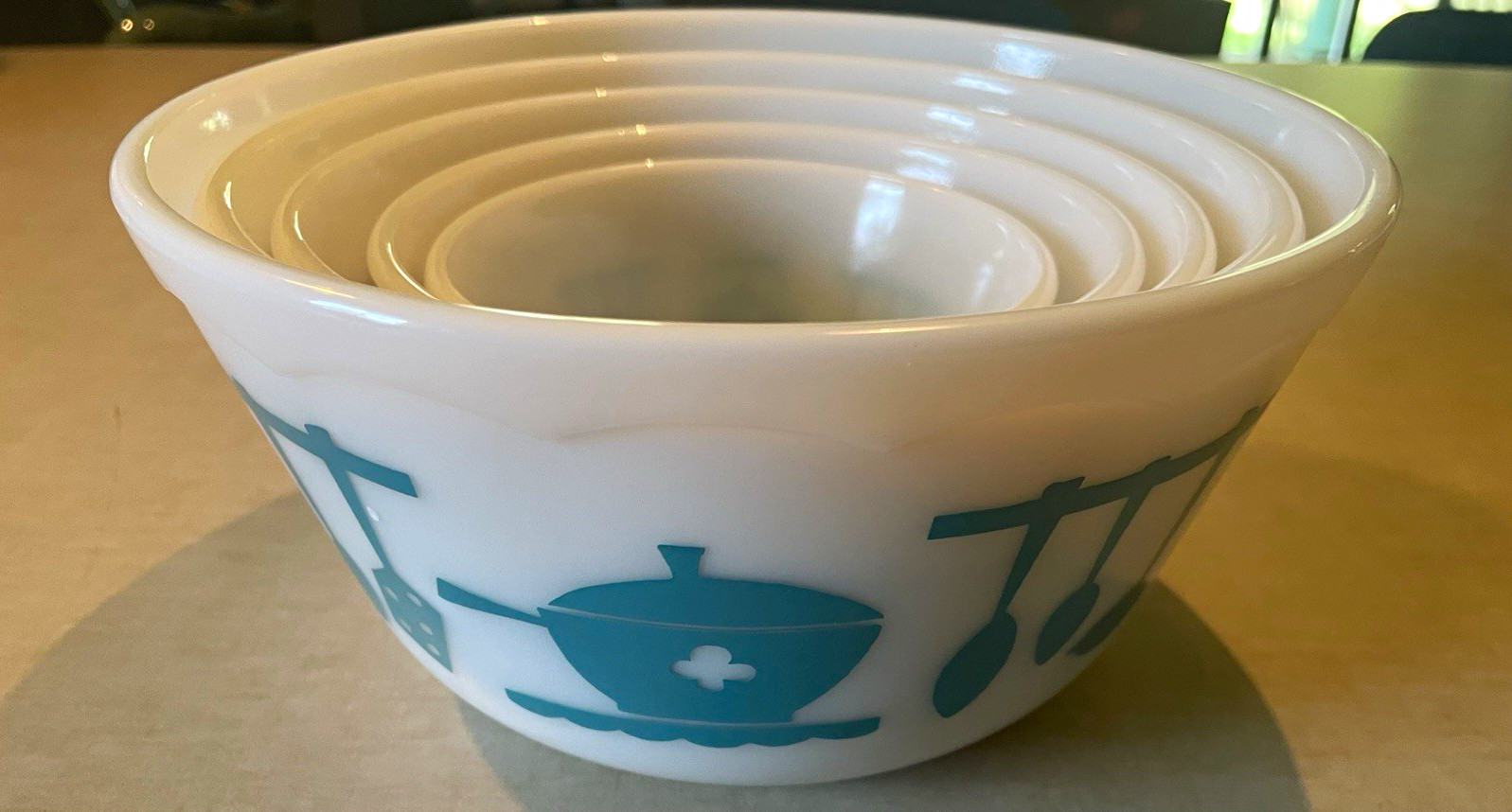 Vintage Hazel Atlas 5-Piece Bowl Set - Kitchen Utensils/Aids - Beautiful Vintage Hazel Atlas 5-Piece Bowl Set - Kitchen Utensils/Aids - Beautiful