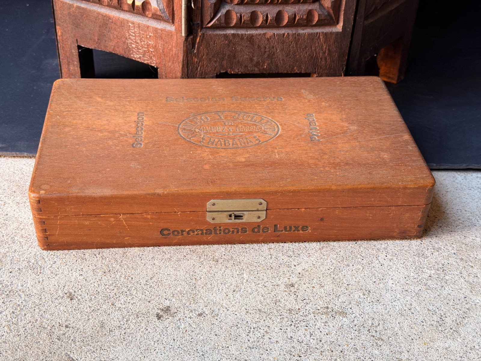 Vintage Romeo y Julieta Habana Wood Cigar Box Coronations de Luxe 12" Vintage Romeo y Julieta Habana Wood Cigar Box Coronations de Luxe 12"