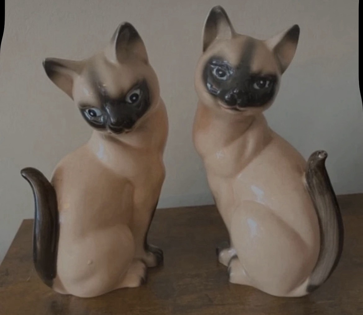 Vintage Pair Siamese Cat Ceramic Figurines Mid Century Japan Retro Kitsch Vintage Pair Siamese Cat Ceramic Figurines Mid Century Japan Retro Kitsch