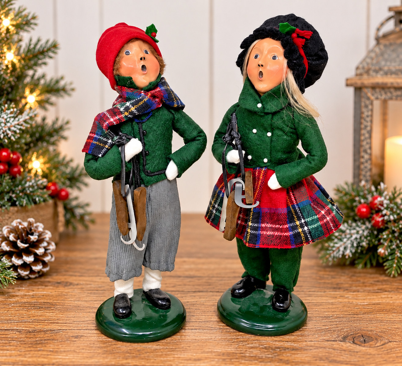 RARE 1992 Byers' Choice Carolers 2 Piece Set Boy & Girl Holding Ice Skates 10"