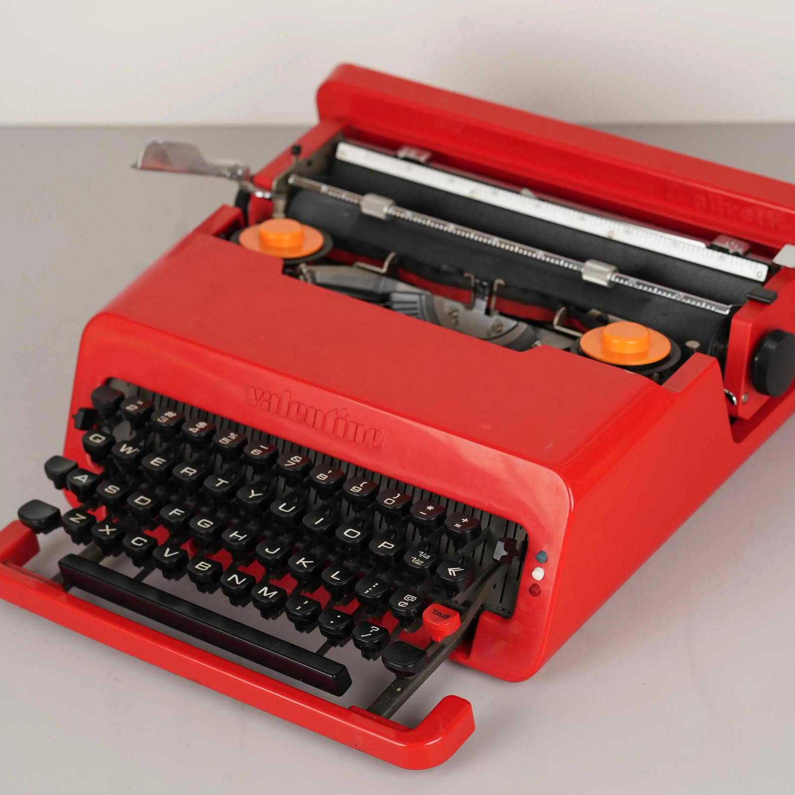 1970s Olivetti Valentine Manual Typewriter by Ettore Sottsass in Working Condit 1970s Olivetti Valentine Manual Typewriter by Ettore Sottsass in Working Condit