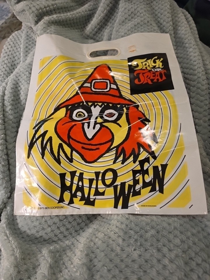 Vintage 1975 BEN COOPER Halloween Black Cat Plastic Trick Or Treat Bag Witch Vintage 1975 BEN COOPER Halloween Black Cat Plastic Trick Or Treat Bag Witch