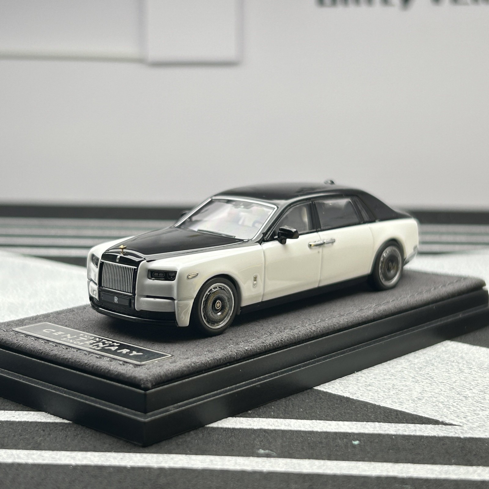 1:64 Phantom EWB Alloy Miniature Diecast Model Collectible Luxury Car 1:64 Phantom EWB Alloy Miniature Diecast Model Collectible Luxury Car
