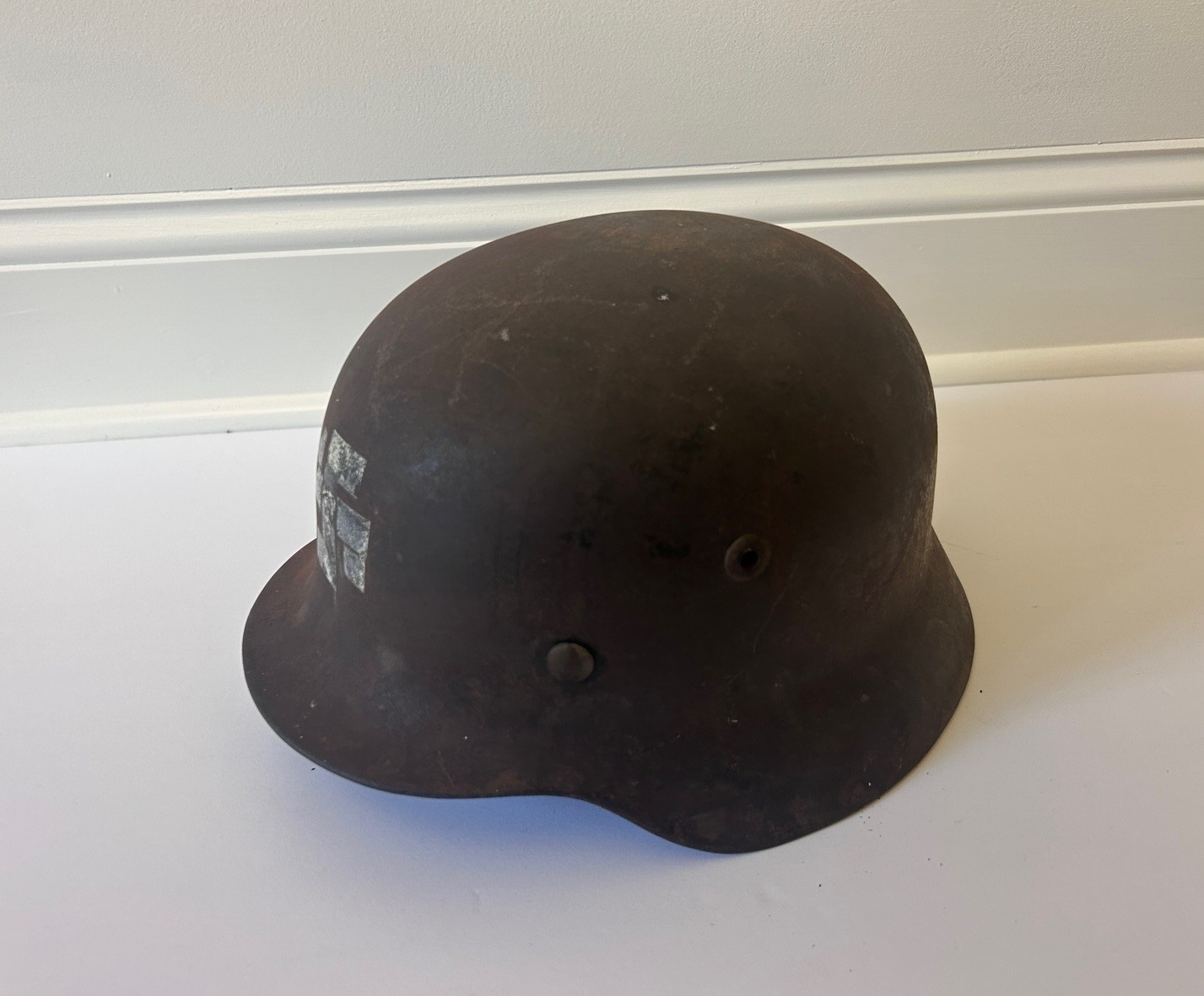 WW II WW2 German Helmet M35 ? size 58 split pin - paint emblem See photos WW II WW2 German Helmet M35 ? size 58 split pin - paint emblem See photos