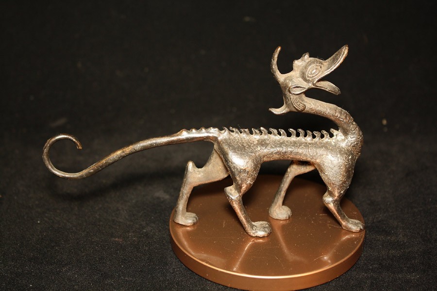 S9000 Vintage Bronze Dragon Protector on All Fours. Statue. China S9000 Vintage Bronze Dragon Protector on All Fours. Statue. China