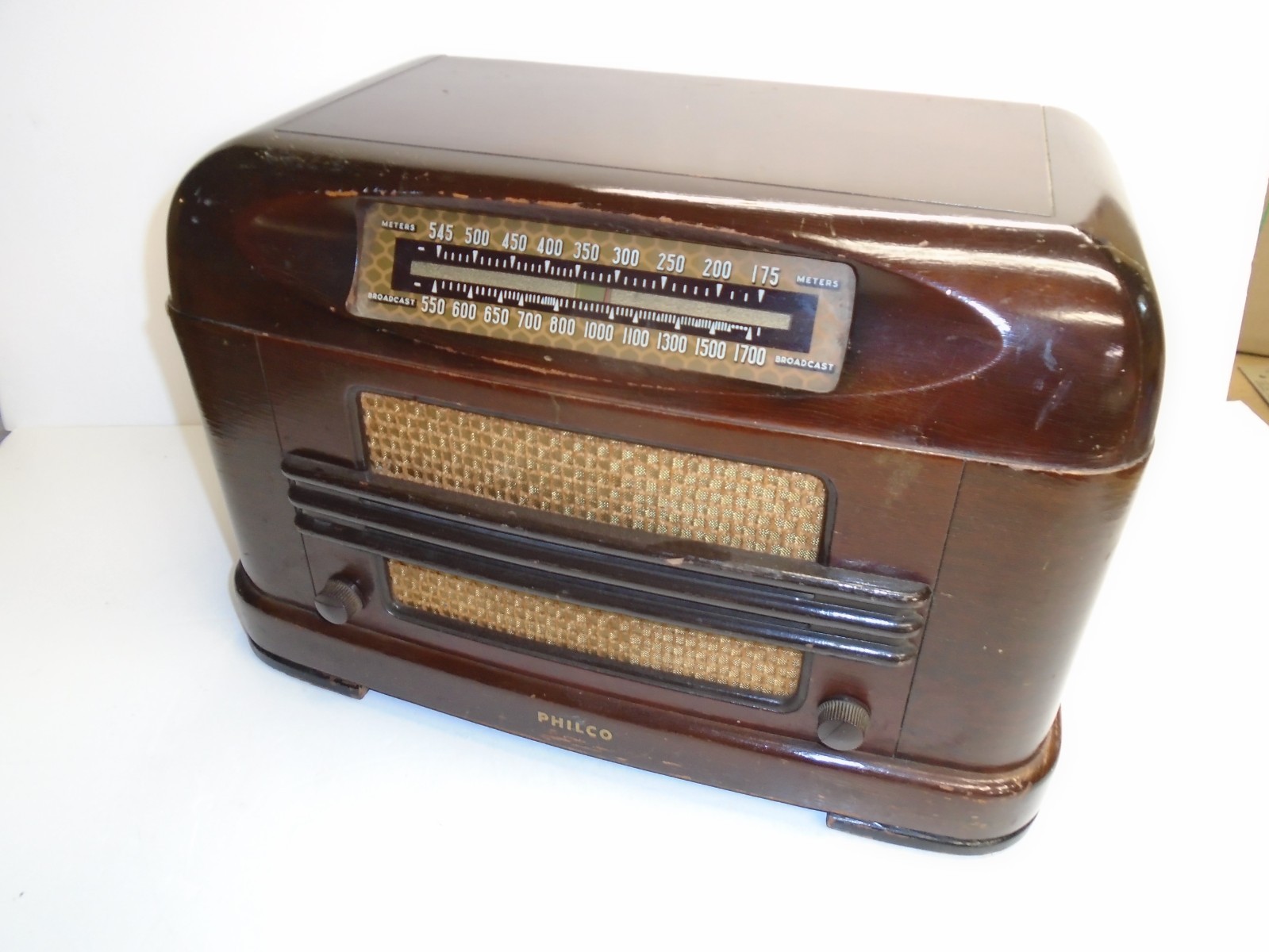 Vintage PHILCO TABLE RADIO - Model 46-132 - BATTERY OPERATED - FOR PARTS Vintage PHILCO TABLE RADIO - Model 46-132 - BATTERY OPERATED - FOR PARTS