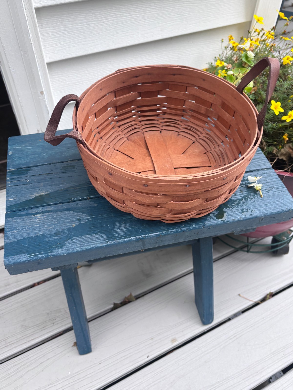 Vintage Longaberger Round Darning Basket 9.5" Leather Handles Handwoven 1998