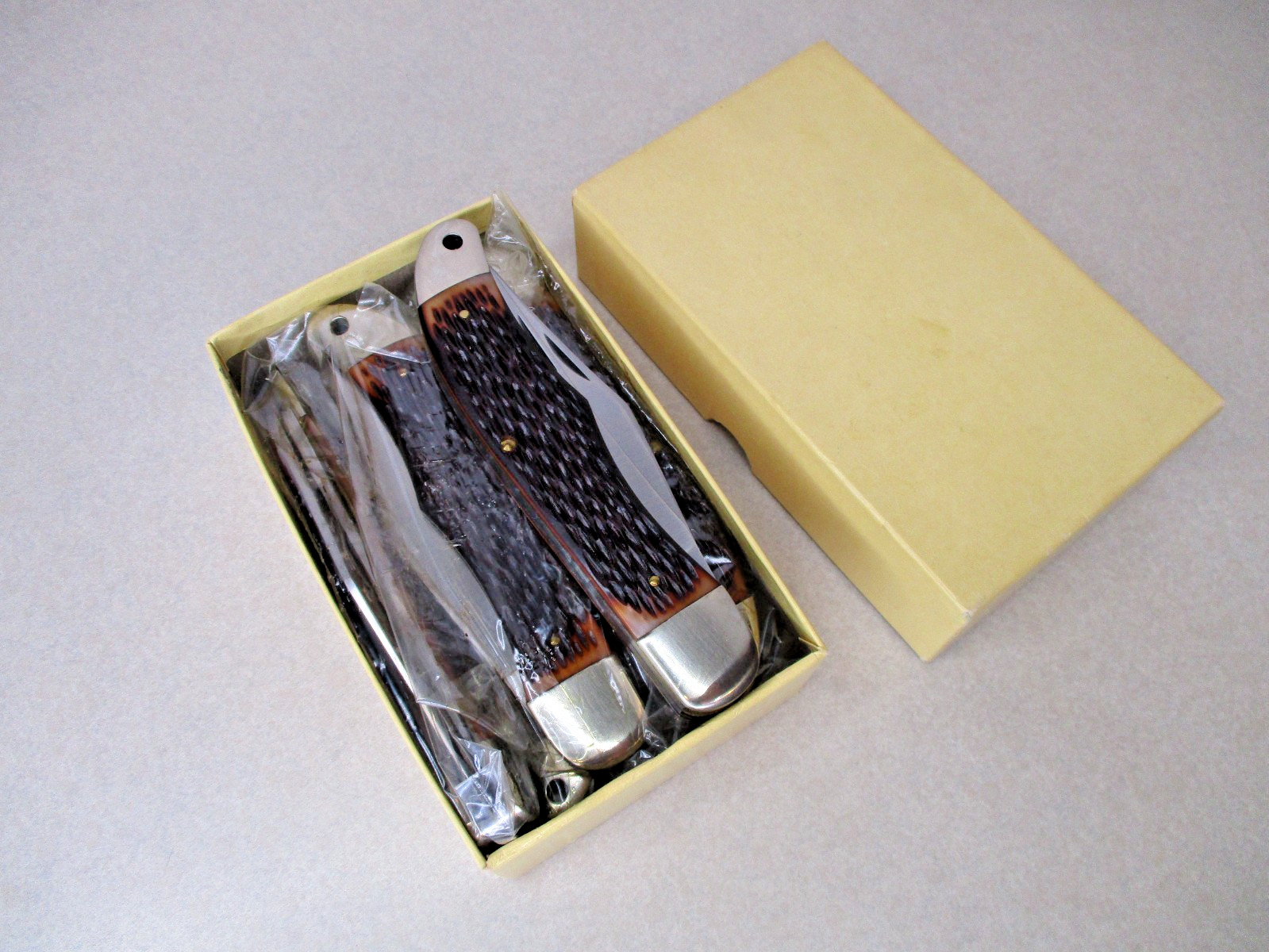 1/2 Dozen Lot of Schrade Walden 225H Bowie Folding Hunter Pocket Knife Knives 1/2 Dozen Lot of Schrade Walden 225H Bowie Folding Hunter Pocket Knife Knives