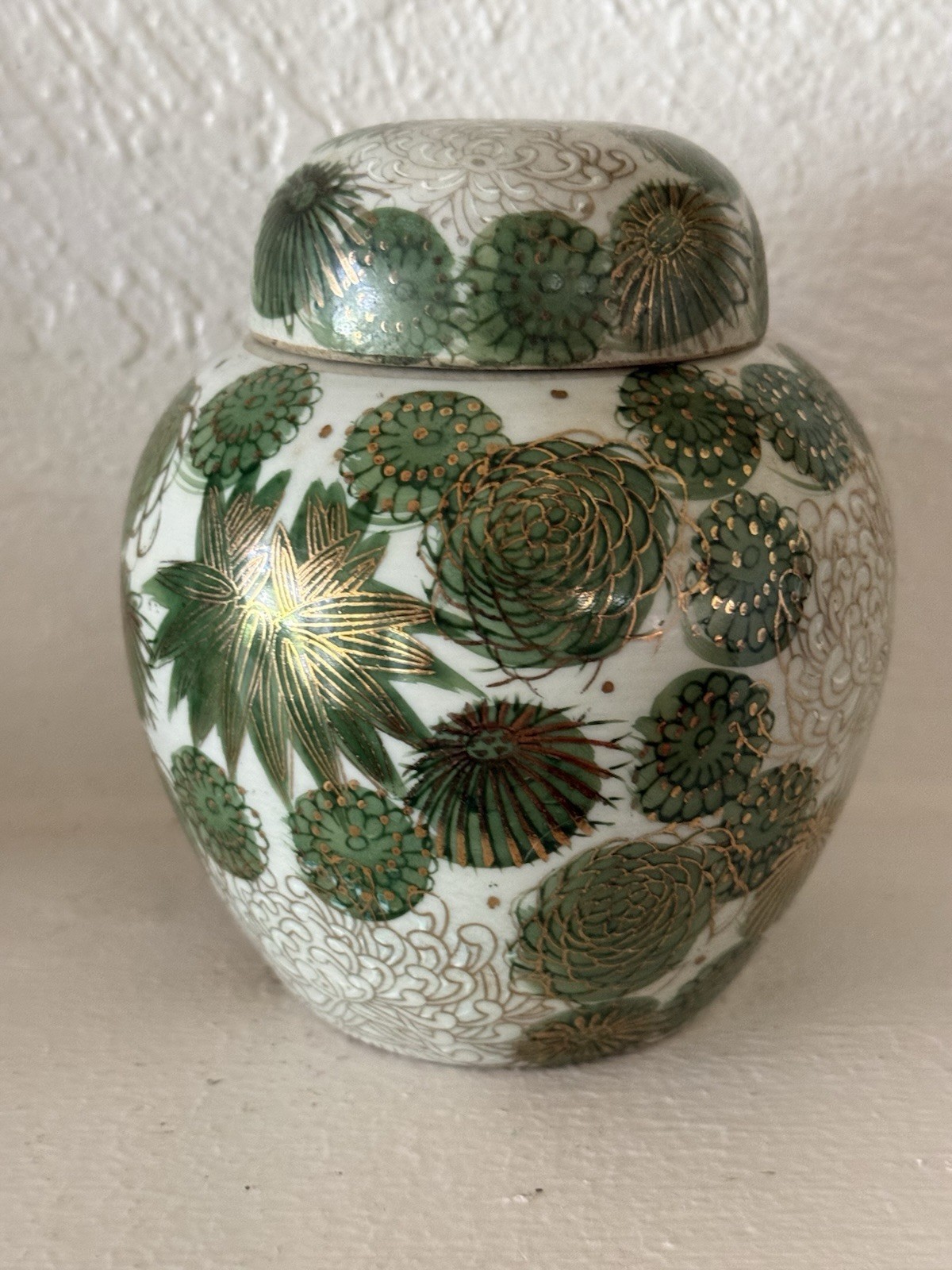 VTG Japanese Fujita Kutani Lidded Ginger Jar Green Chrysanthemum Gold Leaf 5" VTG Japanese Fujita Kutani Lidded Ginger Jar Green Chrysanthemum Gold Leaf 5"