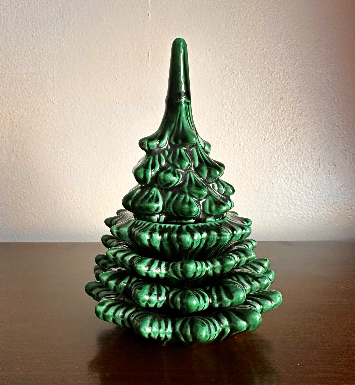 Vintage Mid Century Christmas Tree Stacking Ashtray and Lighter Set, 5 pieces Vintage Mid Century Christmas Tree Stacking Ashtray and Lighter Set, 5 pieces