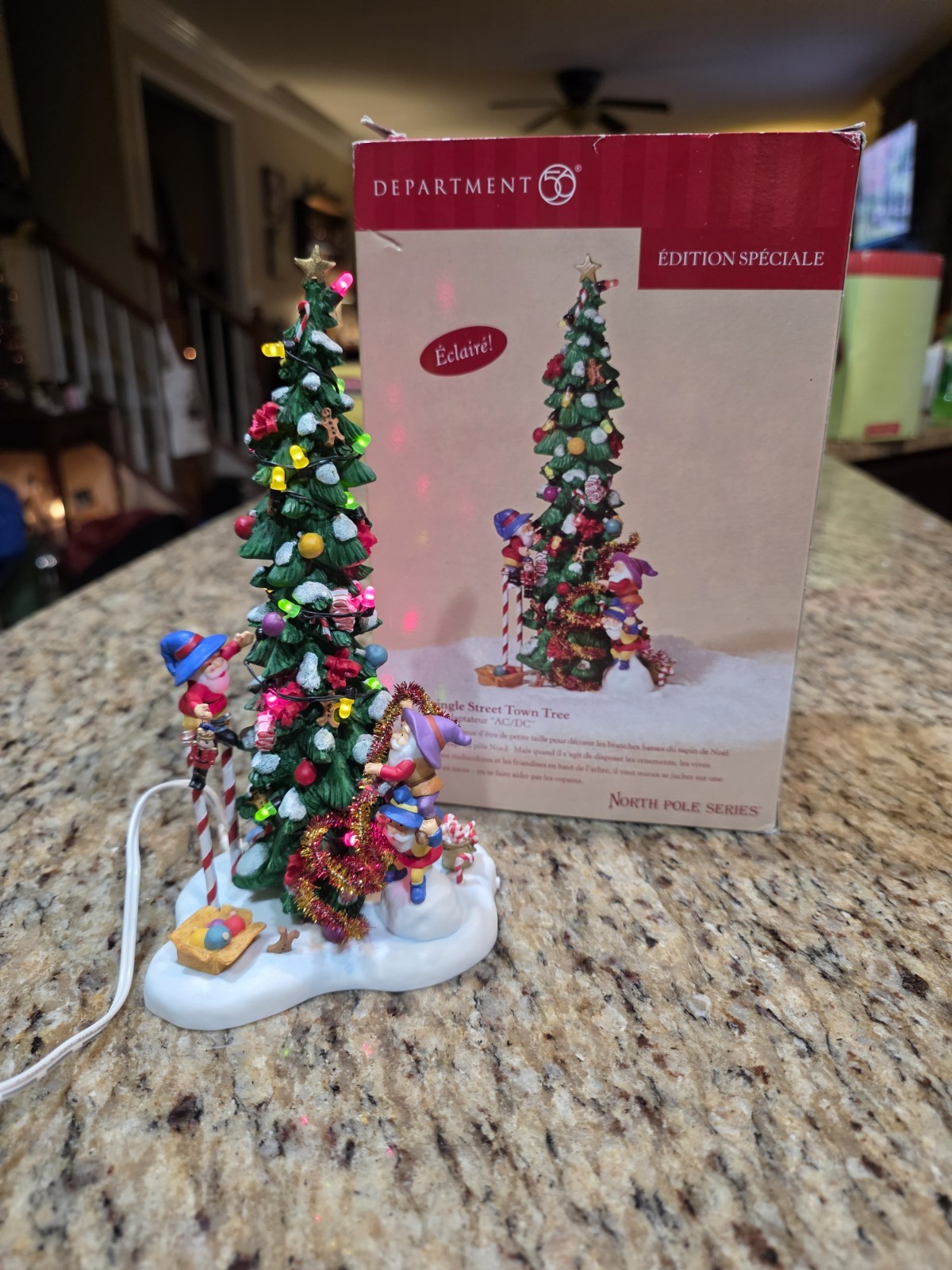 Depart 56 North Pole Kringle Street Town Tree Lighted Village Accessory 56847