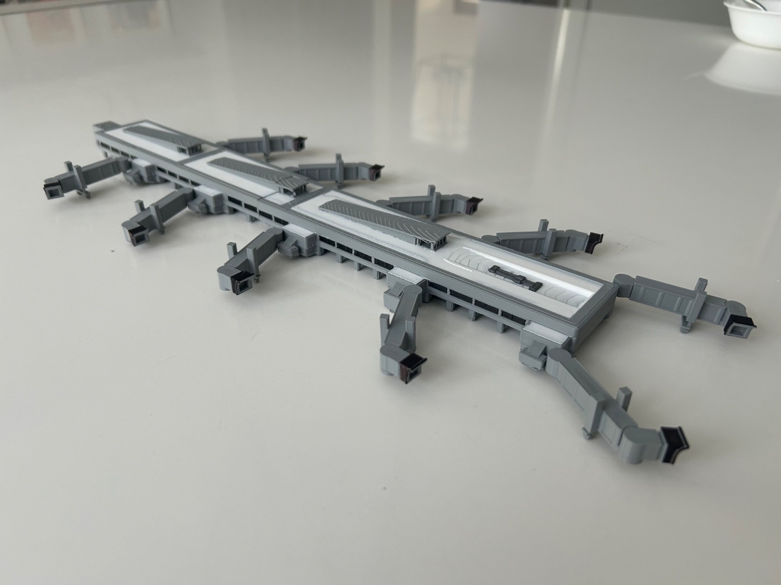 1:400 Scale Model Airport Terminal-Fits 10 Narrow Body Aircraft, With 10 Jetways 1:400 Scale Model Airport Terminal-Fits 10 Narrow Body Aircraft, With 10 Jetways