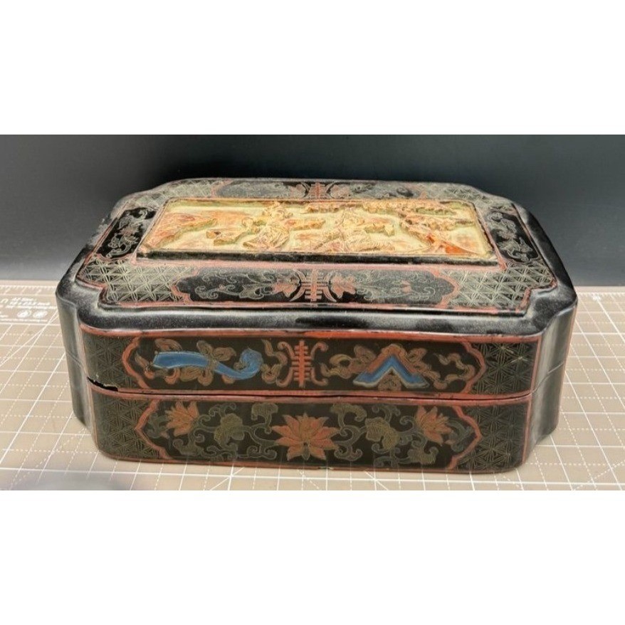 Vintage Chinese Box Lacquerware Detailed Chinese Carvings 11" READ Vintage Chinese Box Lacquerware Detailed Chinese Carvings 11" READ