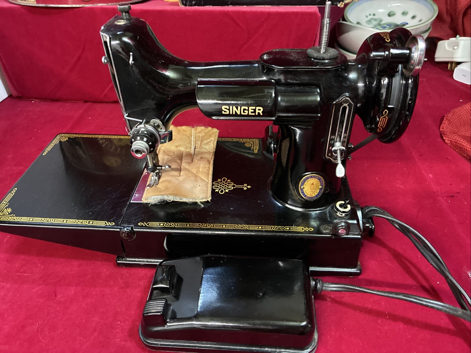 Vintage 1935 Singer Featherweight 221 Sewing Machine W/case Excellent- Working Vintage 1935 Singer Featherweight 221 Sewing Machine W/case Excellent- Working