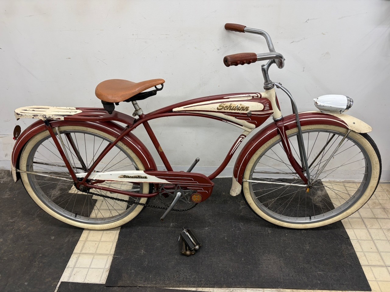 Schwinn 1953 Mens 26" Bicycle B-6 Streamliner Complete Vintage Collectable Schwinn 1953 Mens 26" Bicycle B-6 Streamliner Complete Vintage Collectable