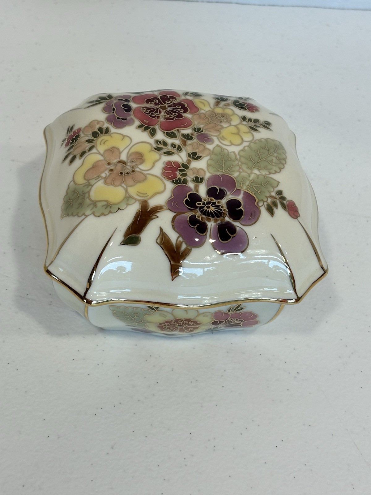 VTG Zsolnay Hungary Hand Painted SIgned Trinket Box, FLORALS 2.5” Tall, 4” Wide VTG Zsolnay Hungary Hand Painted SIgned Trinket Box, FLORALS 2.5” Tall, 4” Wide