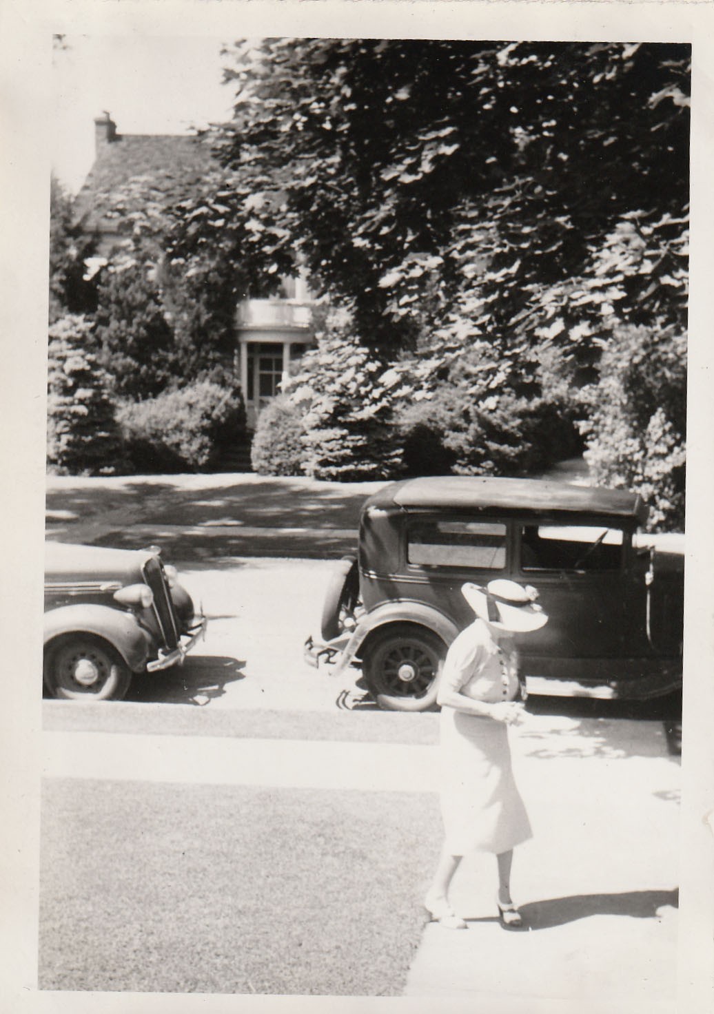 Vintage Photo 1930s Faceless Woman Fashion Classic Cars Hidden Home Artistic USA Vintage Photo 1930s Faceless Woman Fashion Classic Cars Hidden Home Artistic USA