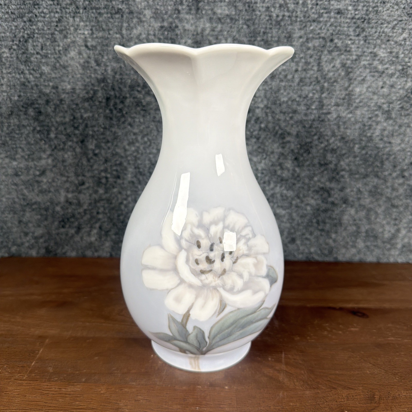 VINTAGE Royal Copenhagen porcelain vase, model number 92/2748. DENMARK VINTAGE Royal Copenhagen porcelain vase, model number 92/2748. DENMARK