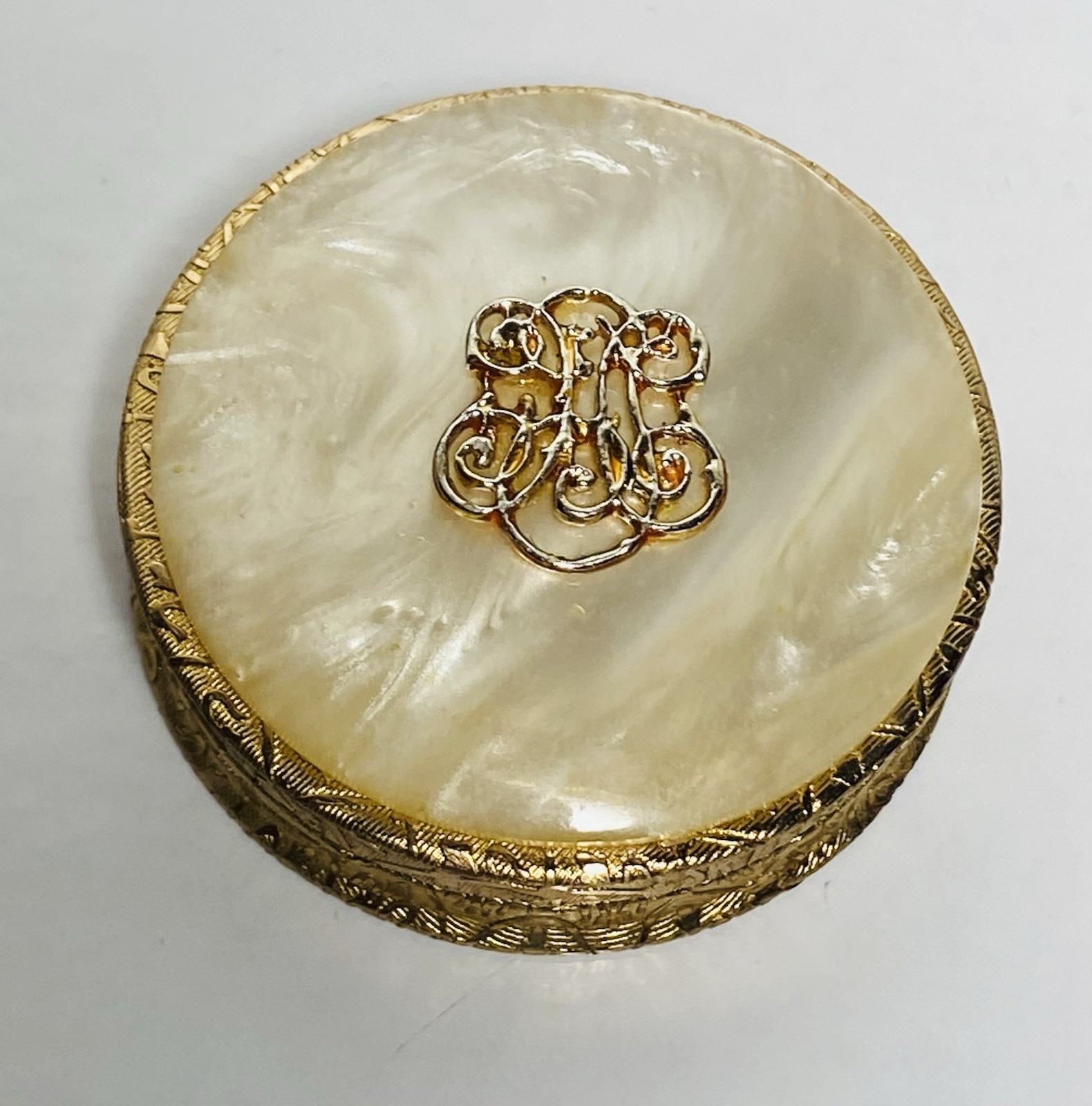 Vintage Estee Lauder Mother of Pearl Solid Perfume Compact Gold Tone 1960s Vintage Estee Lauder Mother of Pearl Solid Perfume Compact Gold Tone 1960s