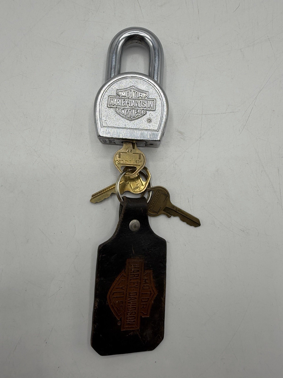 VINTAGE USA NO. 220 HARLEY DAVIDSON MASTER LOCK PADLOCK & (-3 Keys-) VINTAGE USA NO. 220 HARLEY DAVIDSON MASTER LOCK PADLOCK & (-3 Keys-)